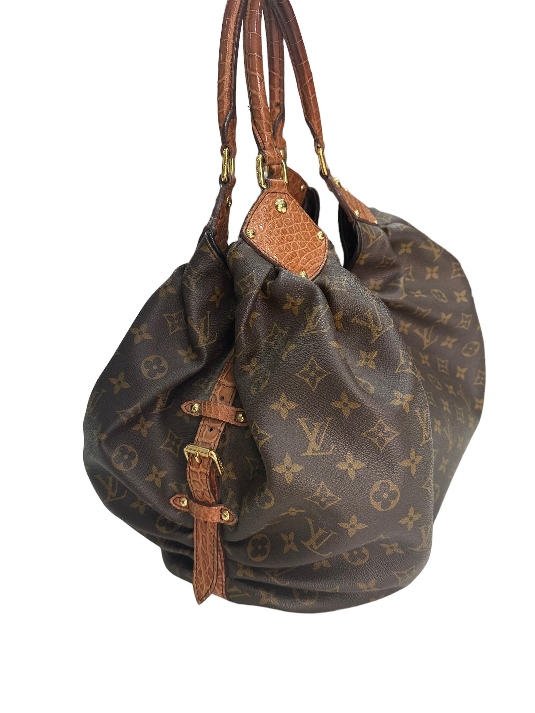 2009 Louis Vuitton Surya Monogram Hobo Bag Leather Limited Edition  In Excellent Condition In Torre Del Greco, IT