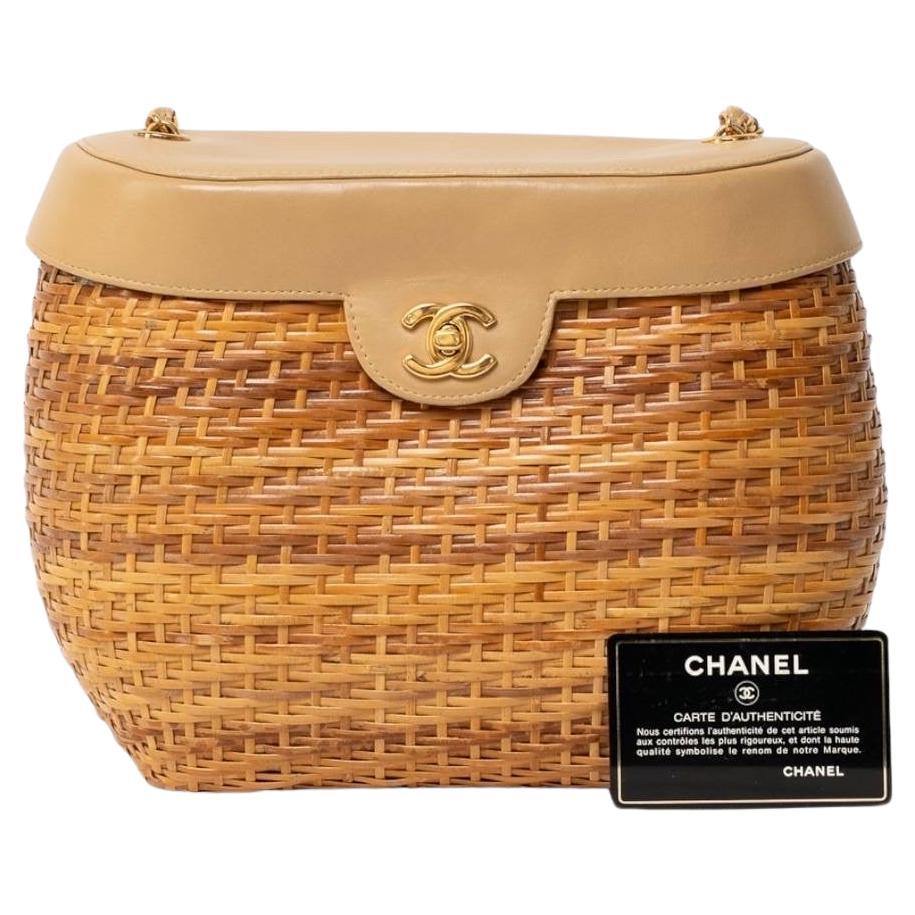 Borsa a spalla Chanel Basket Bag Vimini CC Beige For Sale