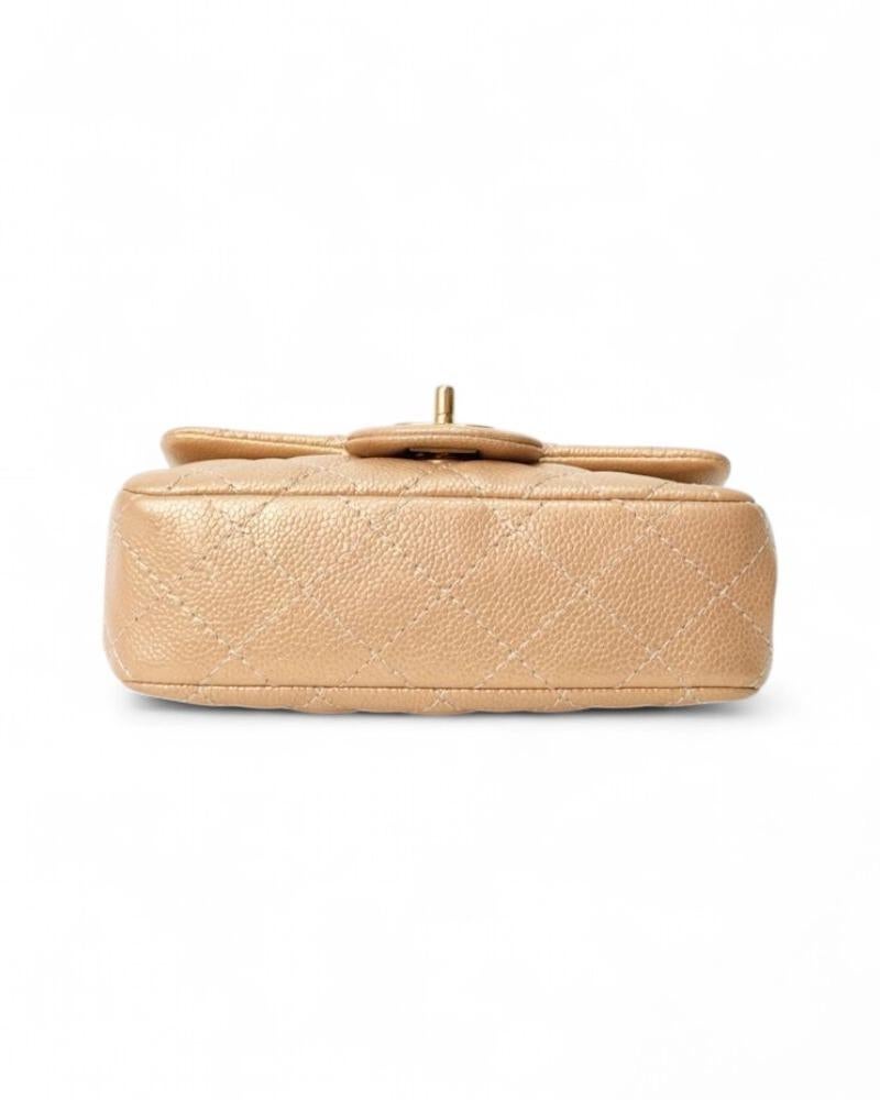 Chanel Mini Timeless Caviar Perlata Oro en venta 9