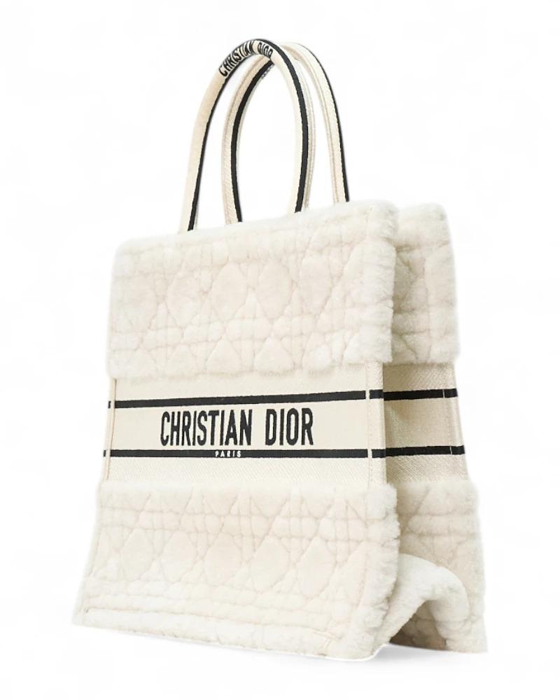Dior Book Tote Large Montone Cannage Ecrù en Excelente estado para la venta en Torre Del Greco, IT