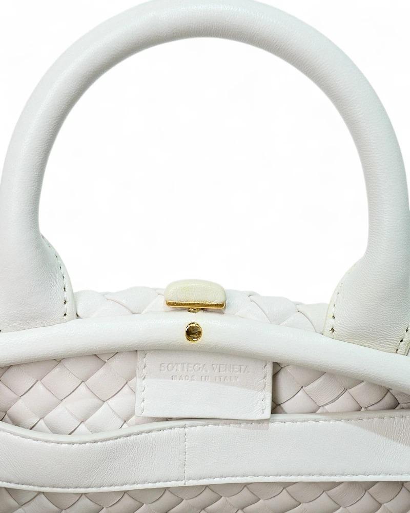 Bottega Veneta Handle Small Intrecciata Bianca in vendita 8