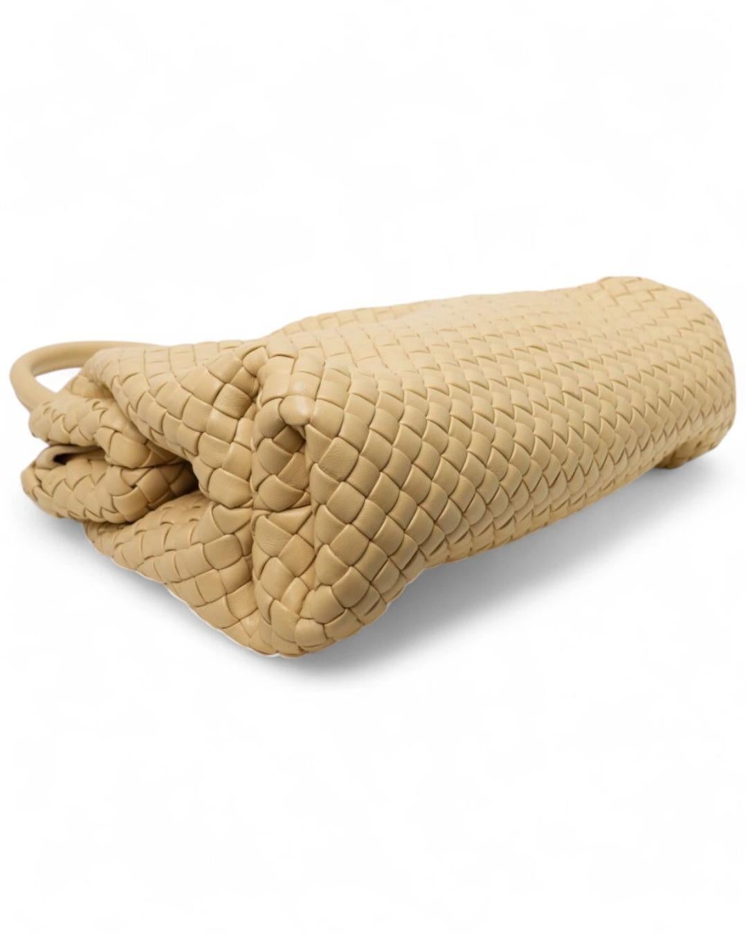 De las mujeres Bottega Veneta Handle Medium Intrecciata Beige en venta