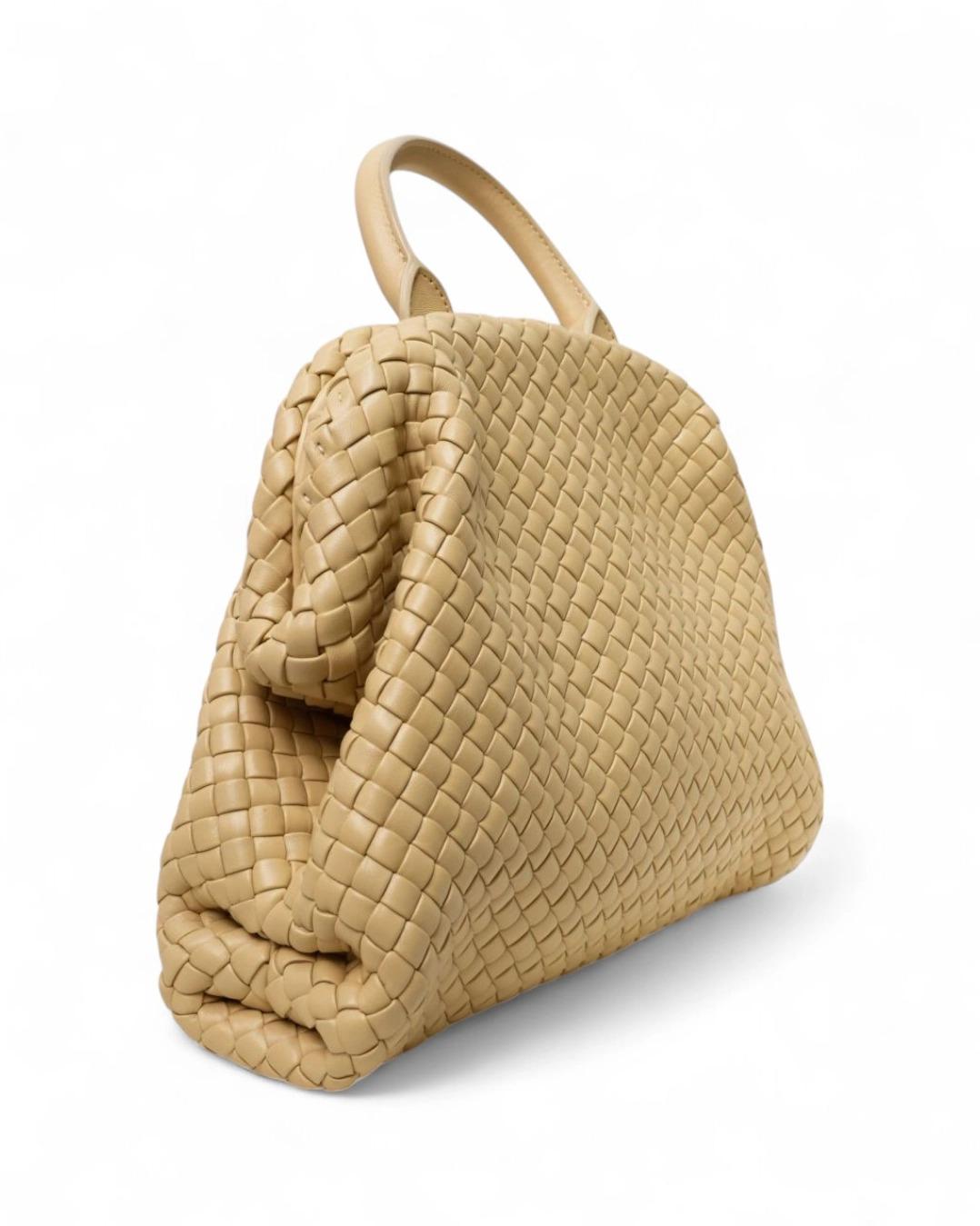 Bottega Veneta Handle Medium Intrecciata Beige en Excelente estado para la venta en Torre Del Greco, IT