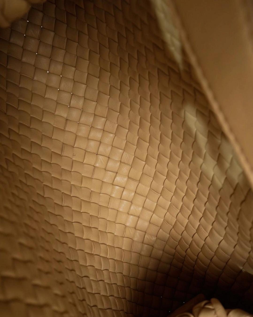 Bottega Veneta Handle Medium Intrecciata Beige en venta 6
