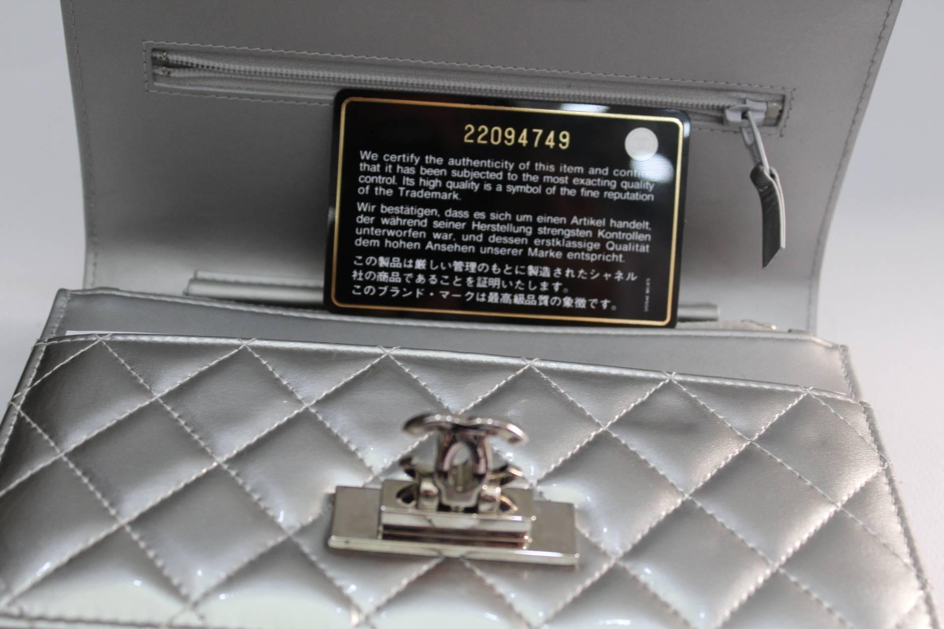 Chanel Silver Leather Crossbody Bag 3