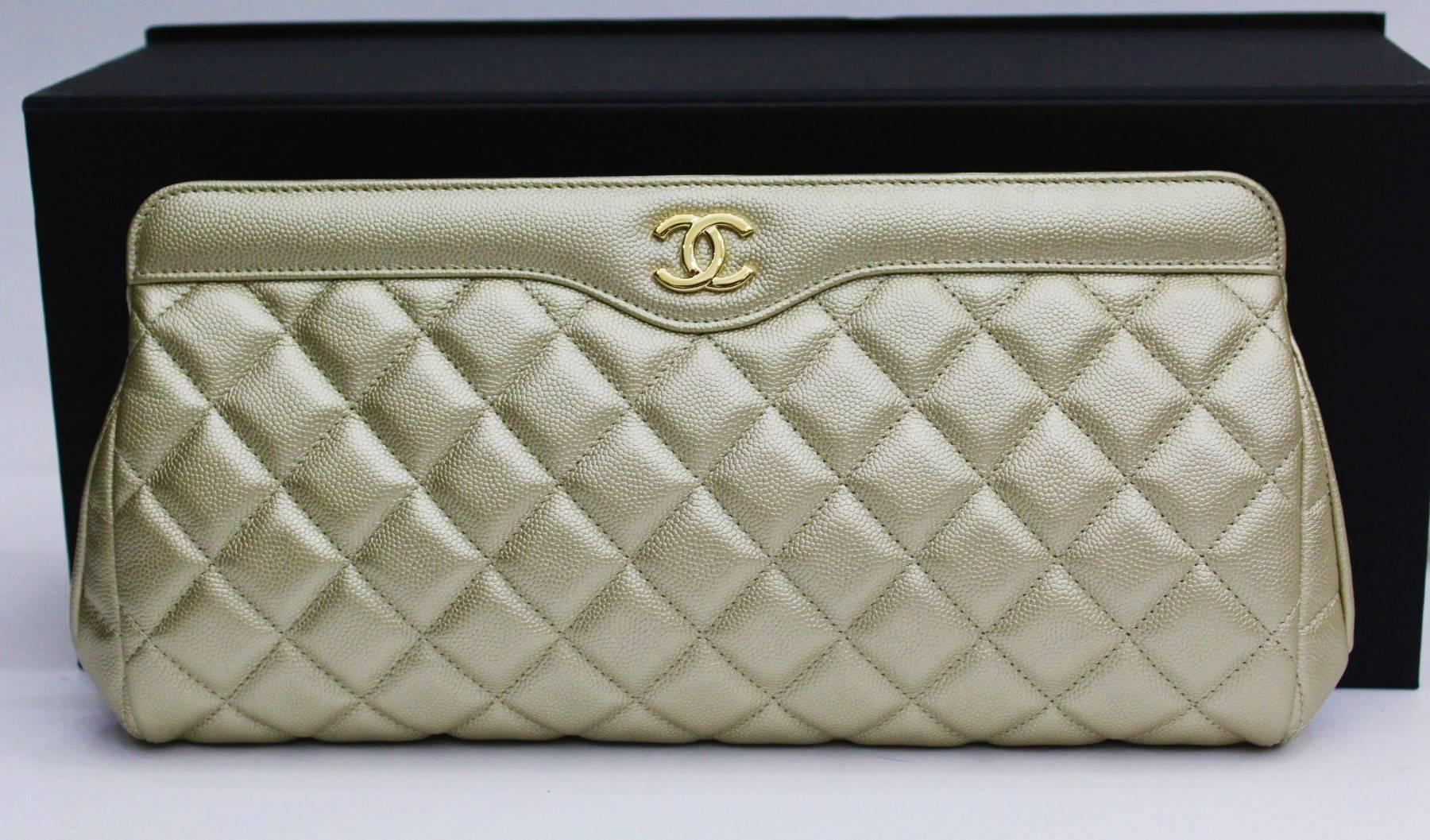 Women's Chanel Clutch Gold Grained Leather  collection 2016/2017