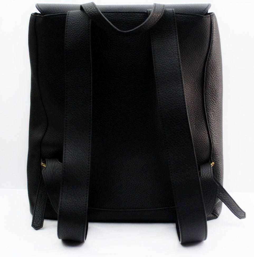 Fashion and elegant Backpack from Gucci Marmont collection. 
Black Leather
Gold Logo 
Two external pockets
Very spacious internally
Perfect Conditions 