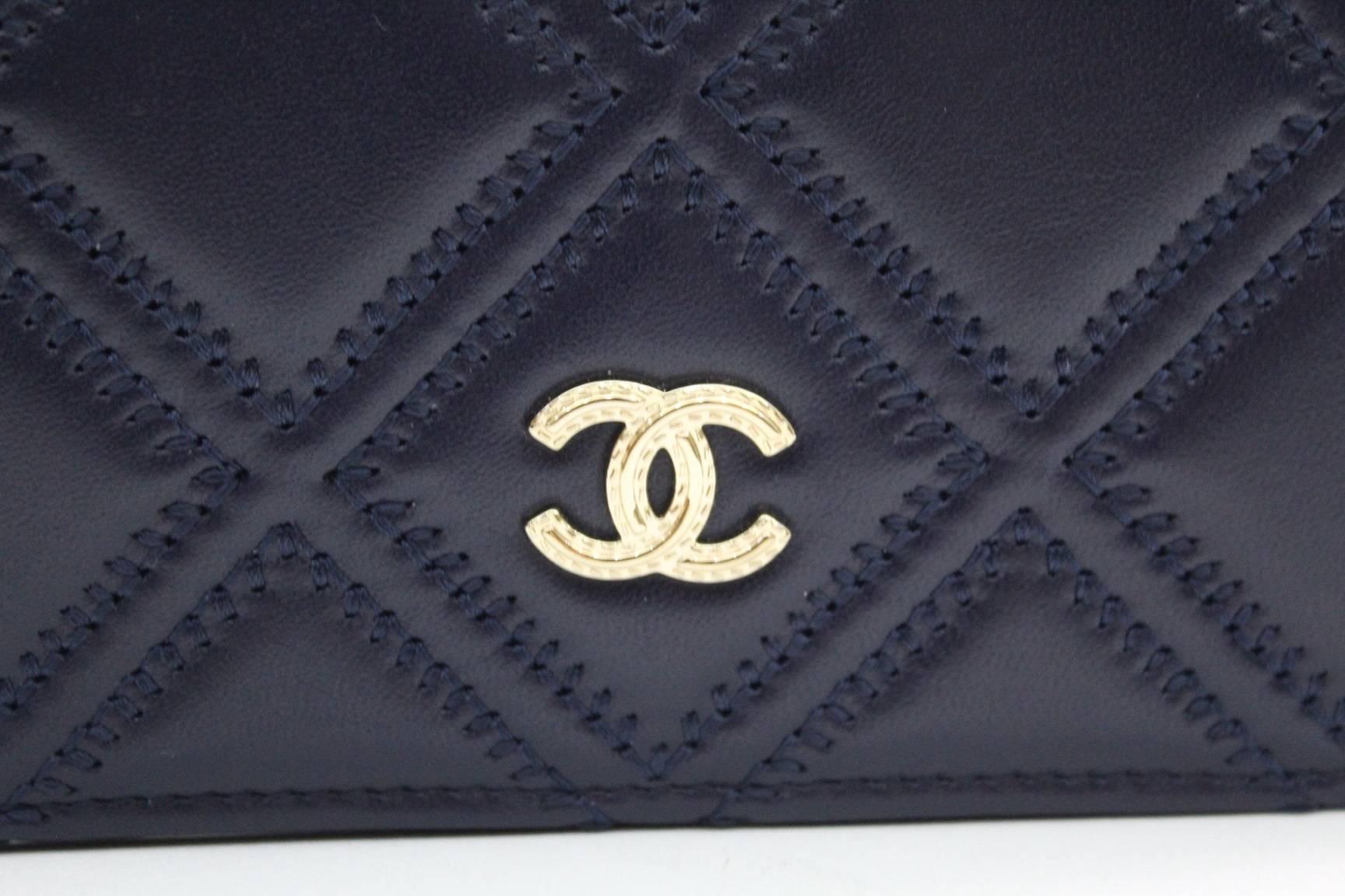 Delicious Chanel Flap bag in deep blue color and light gold hardware. Inside is full of 
credit card compartments, an open pocket and one closed with zip. Perfect conditions.
Card and dustbag.