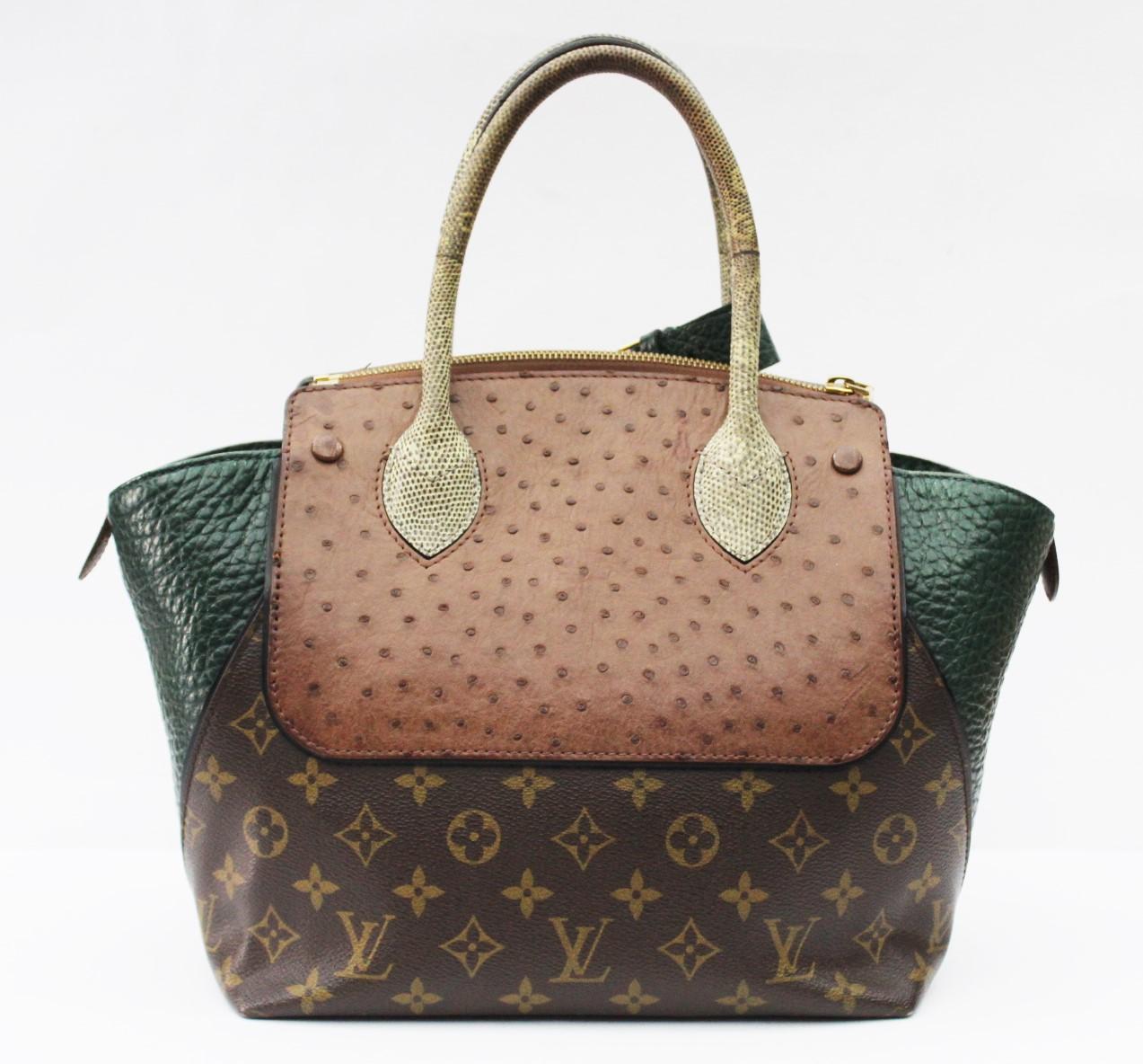 A rich blend of exquisite textures makes this Exotique Monogram Majestueux PM Tote truly luxurious. Fine craftsmanship has created this stunning tote with features python Toron handles, an ostrich flap, smooth Blue Gros Grain leather trim along with