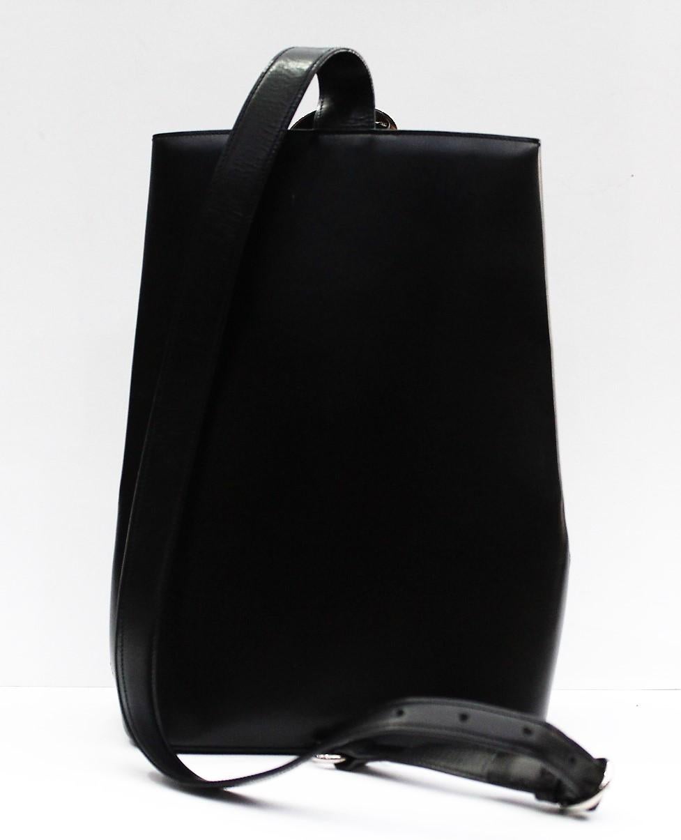 Dress up in class with this Cartier Black Leather Panthere Sidepack Bag. This elegant piece features gorgeous smooth leather with sleek lines and a Cartier Panthere C logo. We can always count on Cartier for timeless, unique luxury and quality.