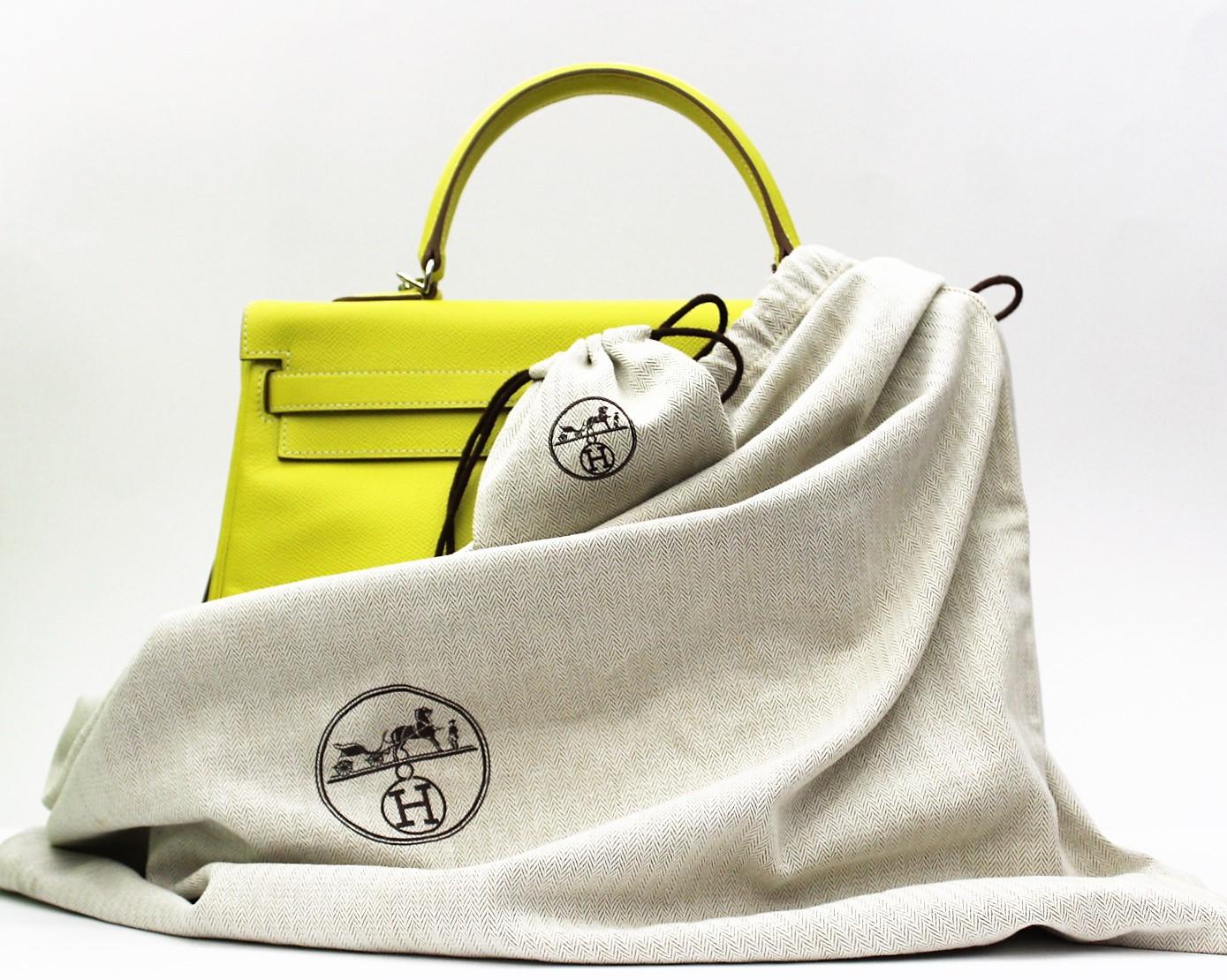 Hermès Kelly 35 Epsom Candy Series Lime color Top Handle Bag In Excellent Condition In Torre Del Greco, IT