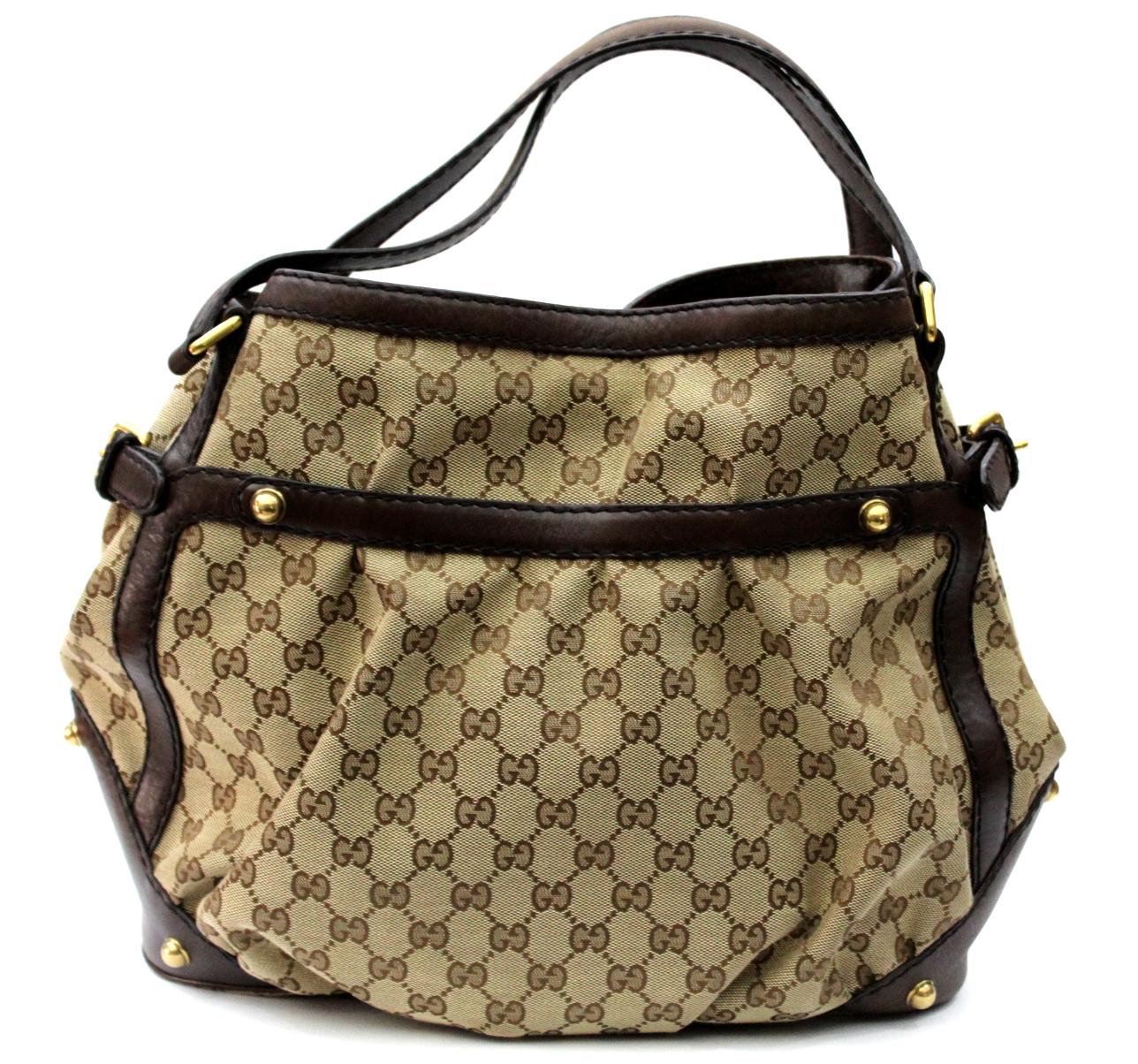 Gucci bag in the classic GG weave, with two handles and brown leather trims.
Gold hardware, magnetic button closure.
Internally spacious and equipped with pockets.
The bag is in good condition, suitable for your daily looks!