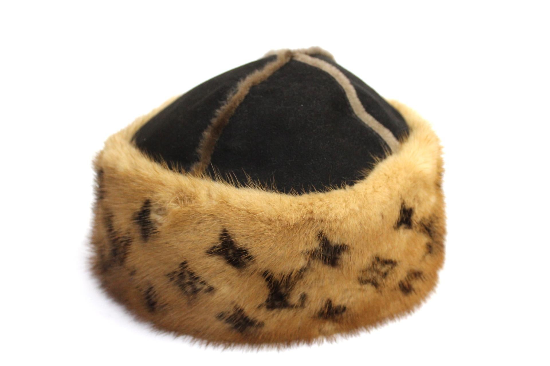 Wonderful Louis Vuitton beret in mink with a branded logo. Very good condition.Size S.