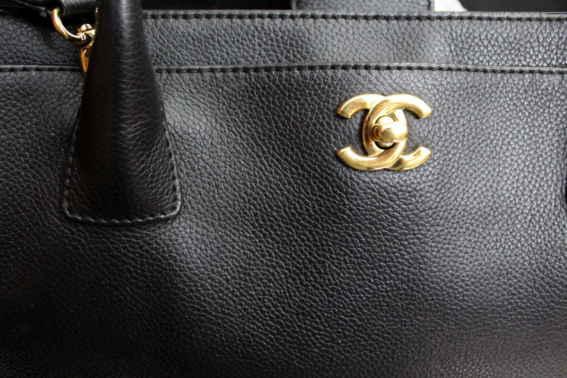 2013/2014 Chanel Black Leather Executive Bag In Good Condition In Torre Del Greco, IT