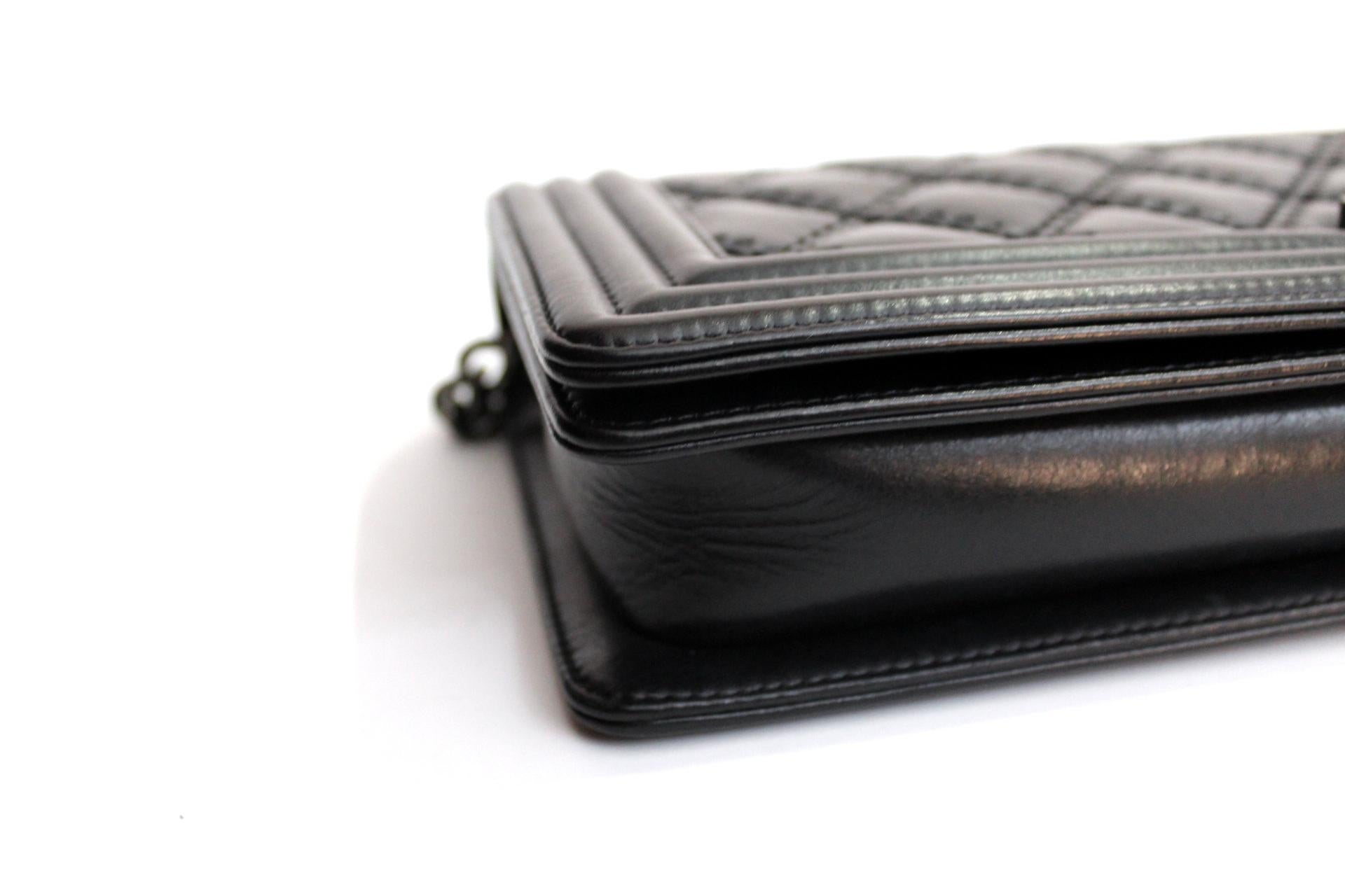 Chanel Black Leather Quilted Long Boy Clutch Bag In Excellent Condition In Torre Del Greco, IT