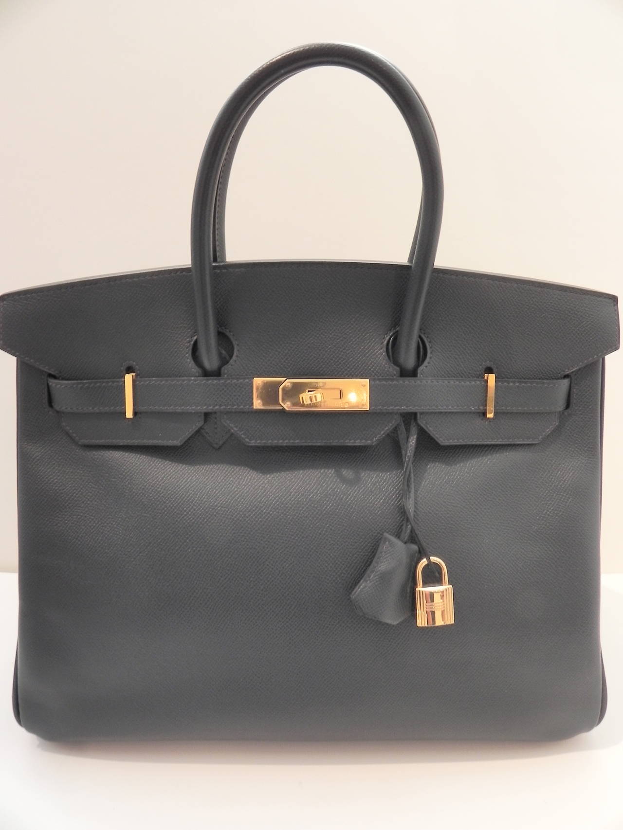 Hermes Birkin Dark Navy Blue Couchvel 35 cm .

Circa:2000    D Square year 

Excellent condition and with no wear on corners .

Gold Hardware with lock and key .

Dust Bag and original Hermes Box