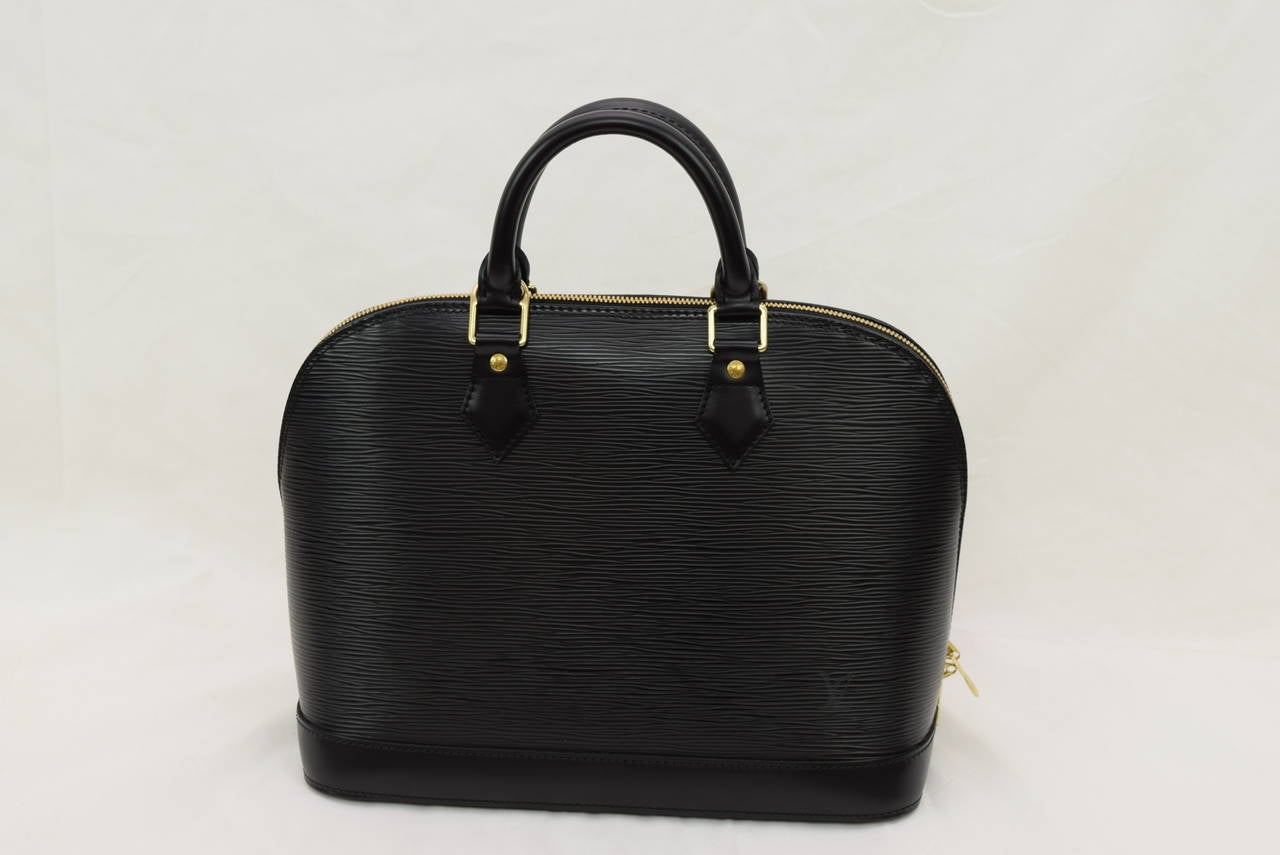 Louis Vuitton Black Epi  Alma Bag .Beautiful condition ,Circa 2005 .
LV Date Code:FL 0035 .Made in France .
Current Retail Price is $2800 .
Dimensions :12 x 6.5 x 9.5 Inches .