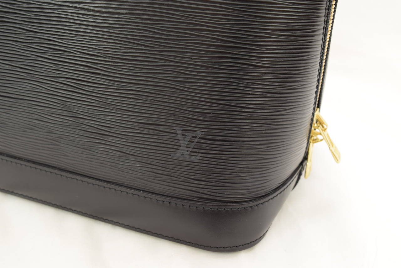 Louis Vuitton Black Epi Alma Bag .Circa 2005 . In Excellent Condition In New York, NY