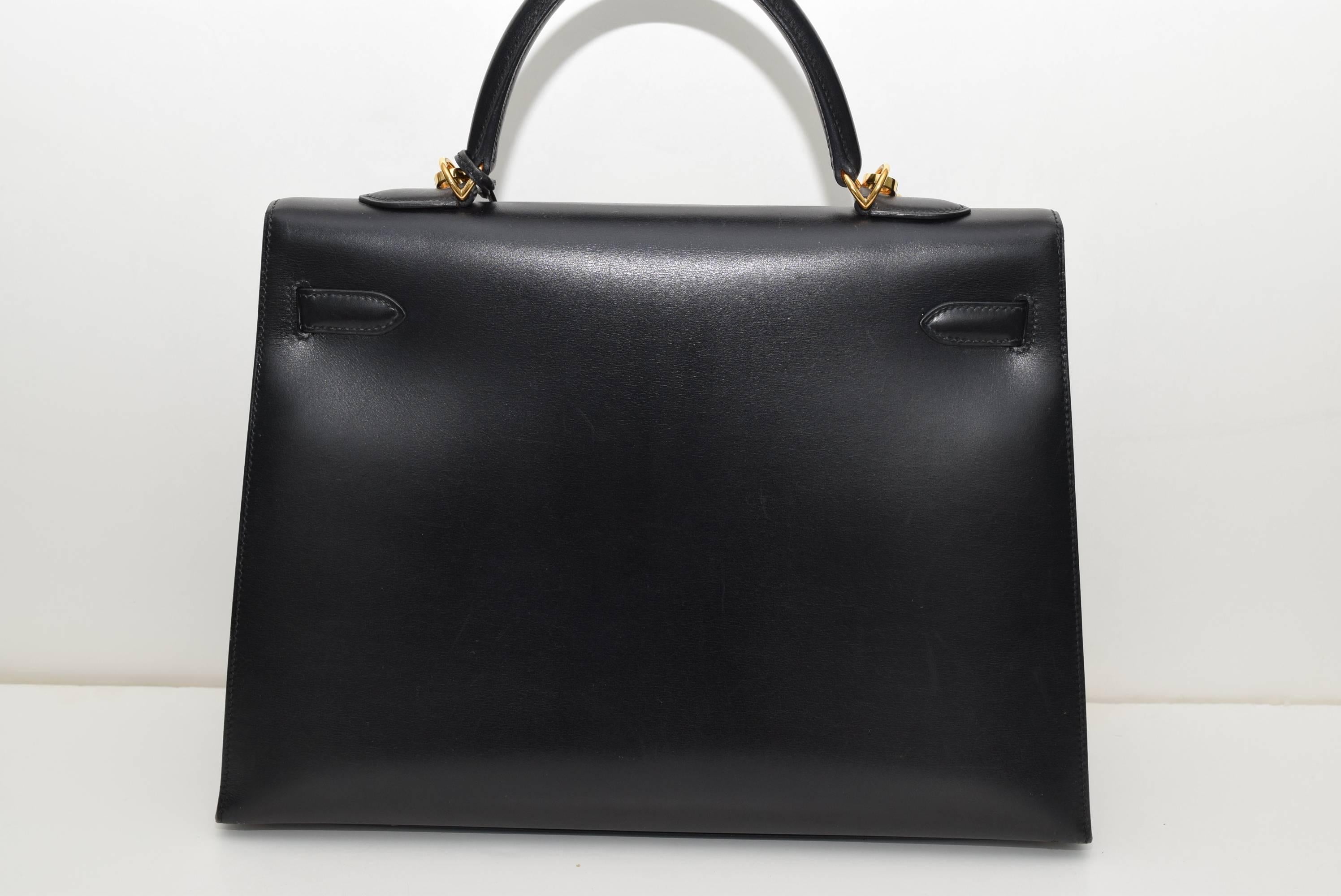 Herrmes Black Kelly 35cm in box leather with gold hardware. In Excellent Condition In New York, NY