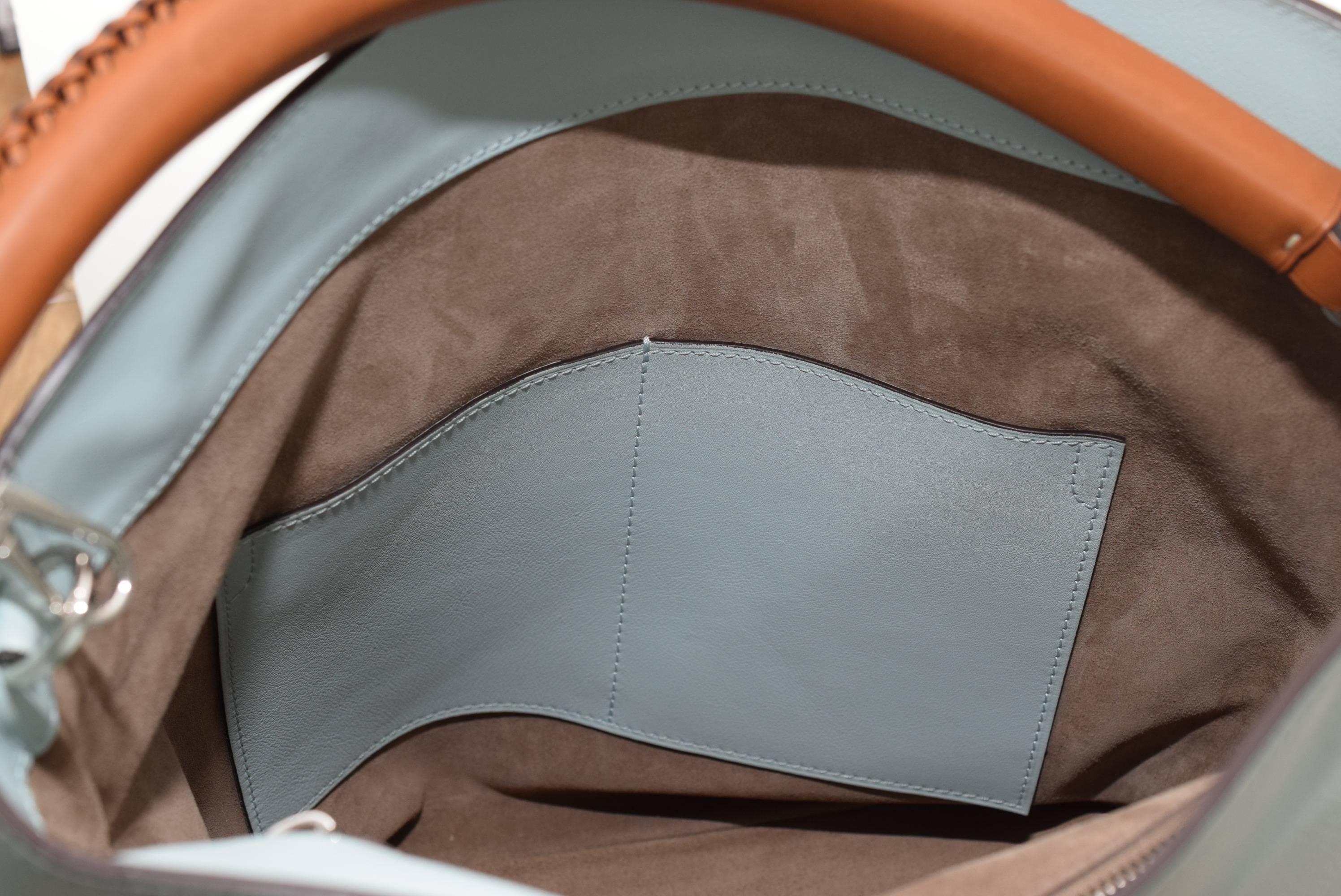 Louis Vuitton Veau Soie Parnassea Bagatelle Hobo Azur aus Kalbsleder (Grau)