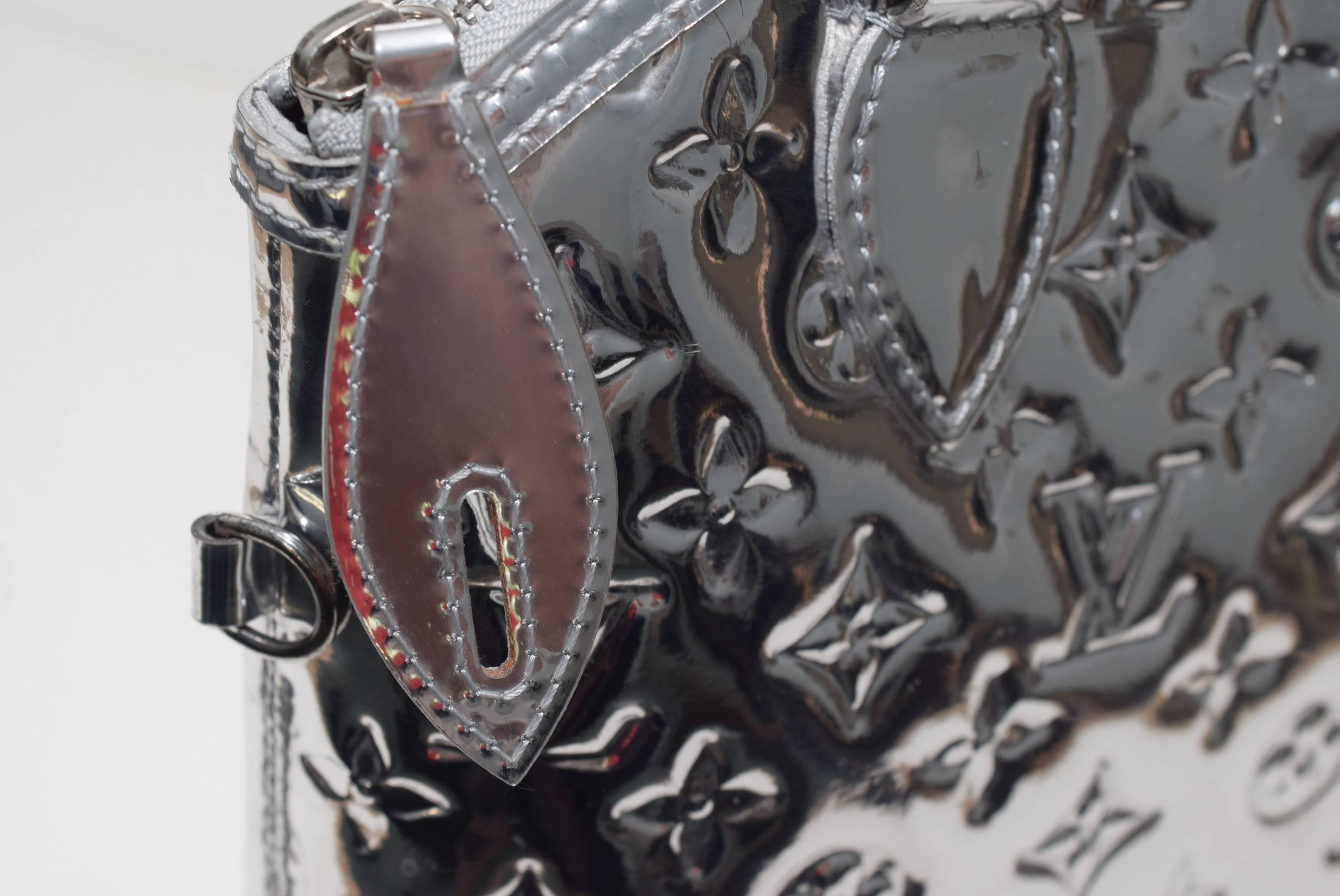 RARE!! Louis Vuitton Limited Edition Silver Monogram Miroir Lockit Bag. 3
