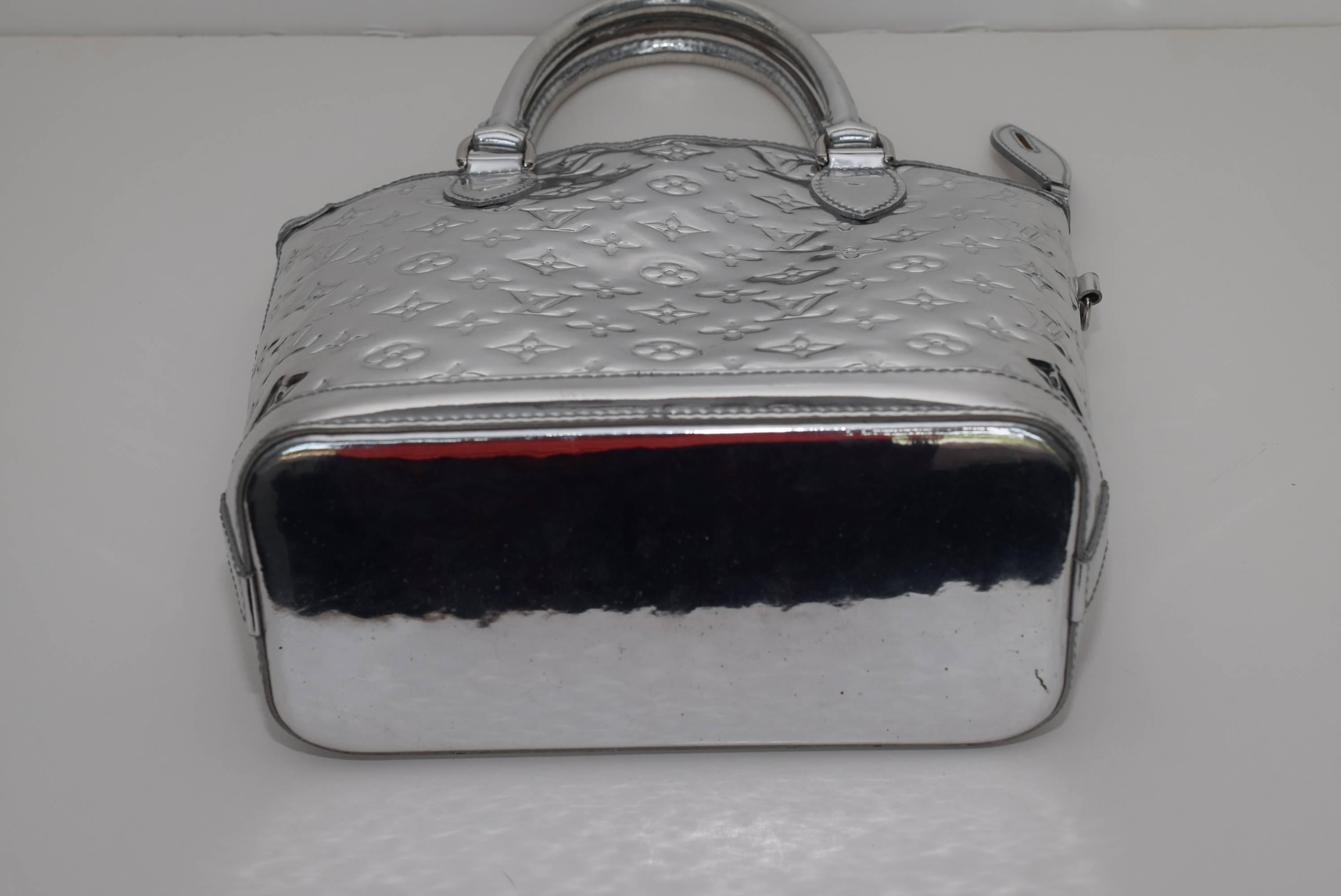 RARE!! Louis Vuitton Limited Edition Silver Monogram Miroir Lockit Bag. 4