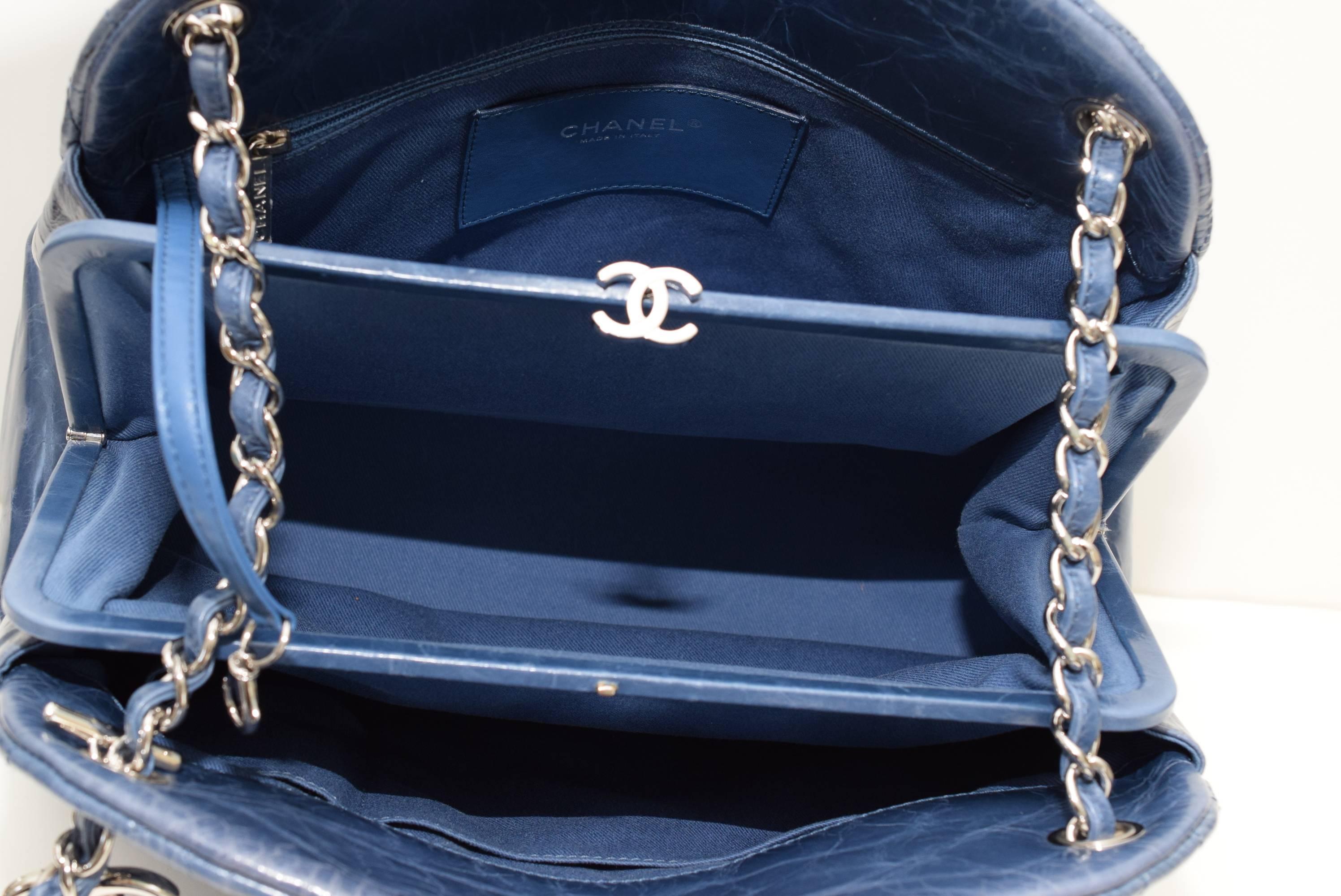 This is an authentic CHANEL Caviar Quilted Large Just Mademoiselle Bowling Bag i In Excellent Condition In New York, NY