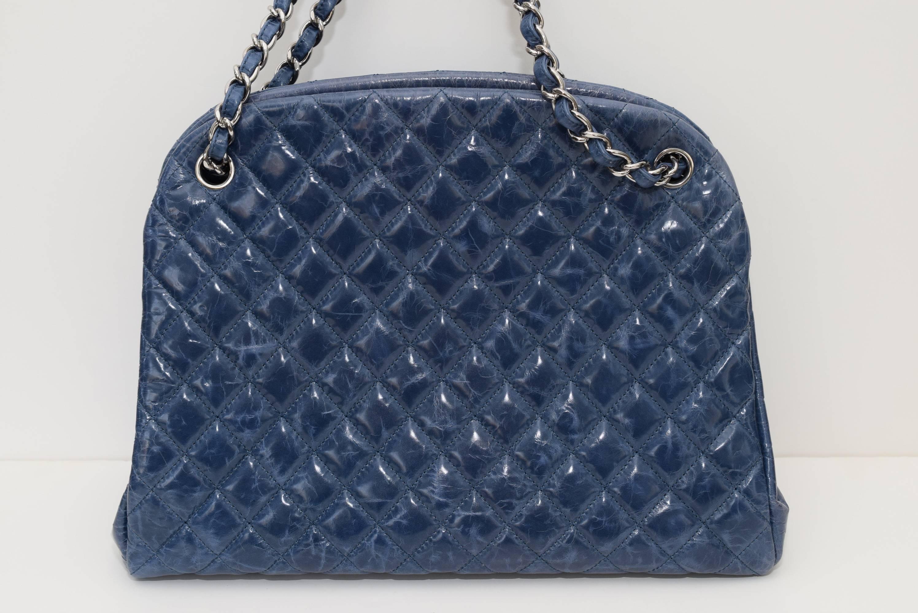 This is an authentic CHANEL Caviar Quilted Large Just Mademoiselle Bowling Bag i 1