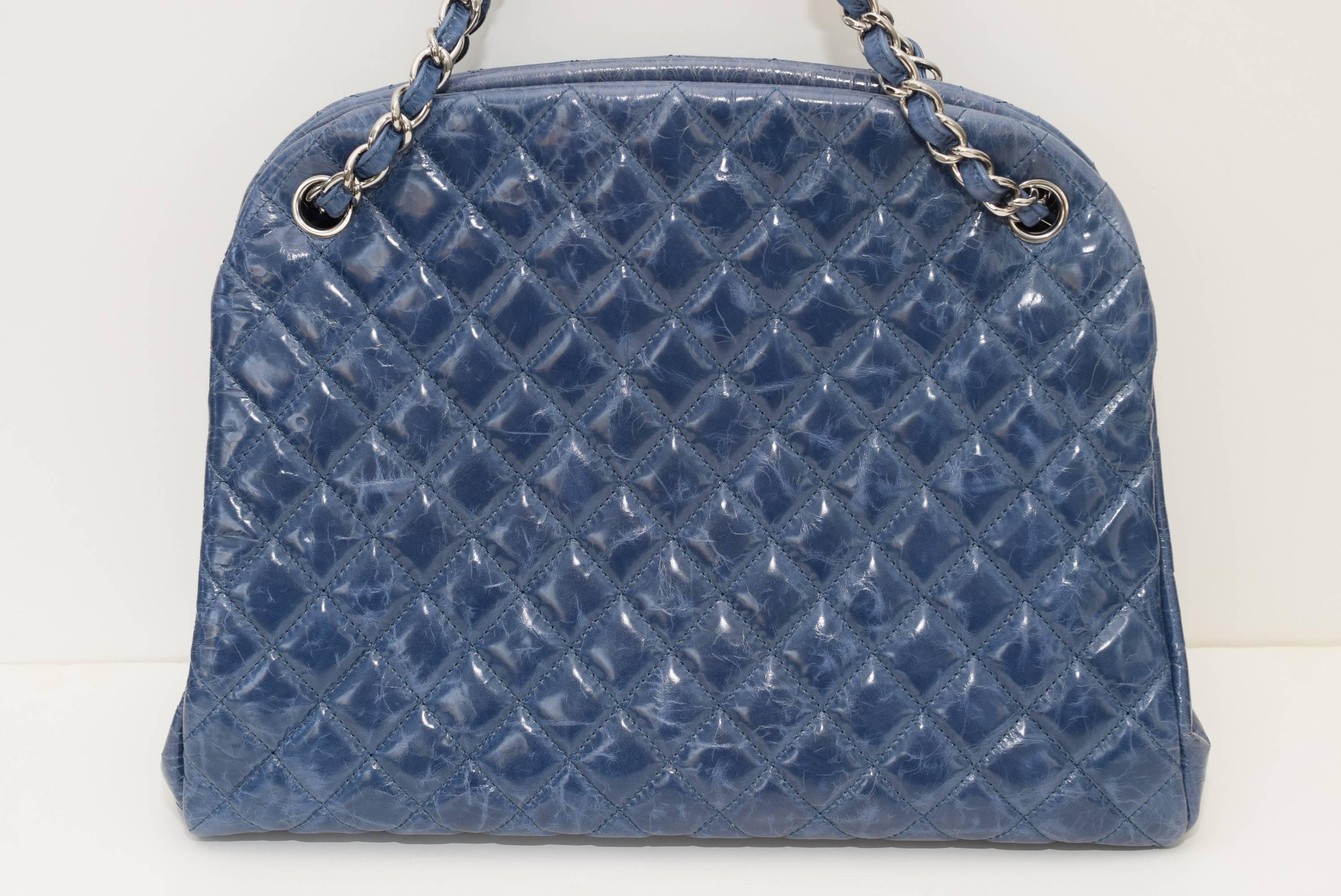 This is an authentic CHANEL Caviar Quilted Large Just Mademoiselle Bowling Bag i 2