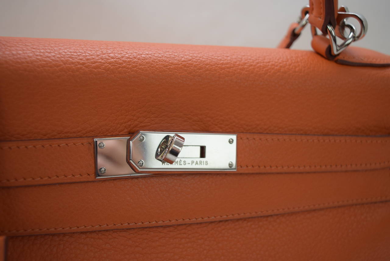 Hermes Kelly 32 cm Orange Clemence Bag with Palladium Hardware.Circa 2003 In Excellent Condition In New York, NY