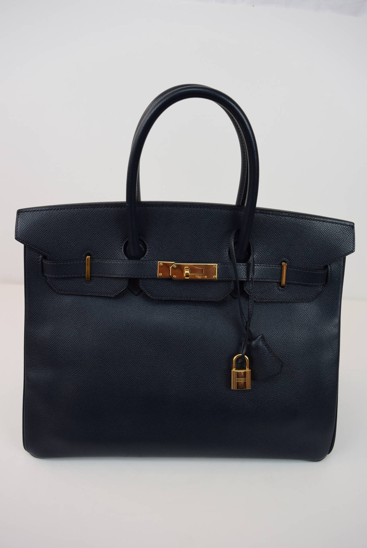 Hermes Dark Navy Blue Birkin 35 cm Bag :Circa :1999
C Square Year with Hermes Dust Cover .Excellent condition.
Some small scruff marks on Two of the corners evident in one of the photos otherwise this bag is in Excellent condition .No scratches on