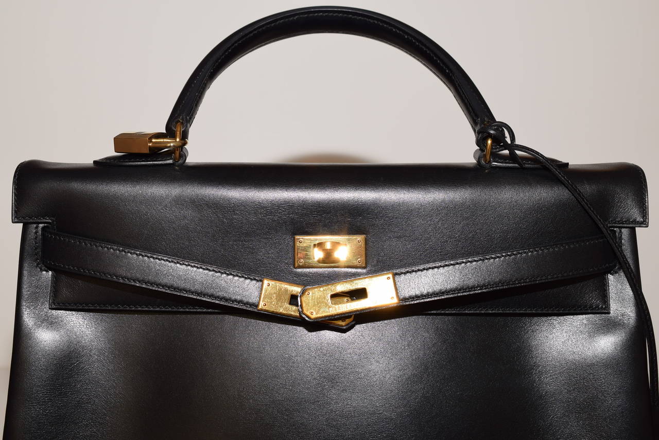 Hermes 35 cm Black Kelly Box Calf with Shoulder Strap .Gold Plate Hardware .A Square Year with 
Hermes Dust Cover .Excellent condition with no scruff conditions and very hard to find in 35 cm and in such pristine condition .Made in France .Circa