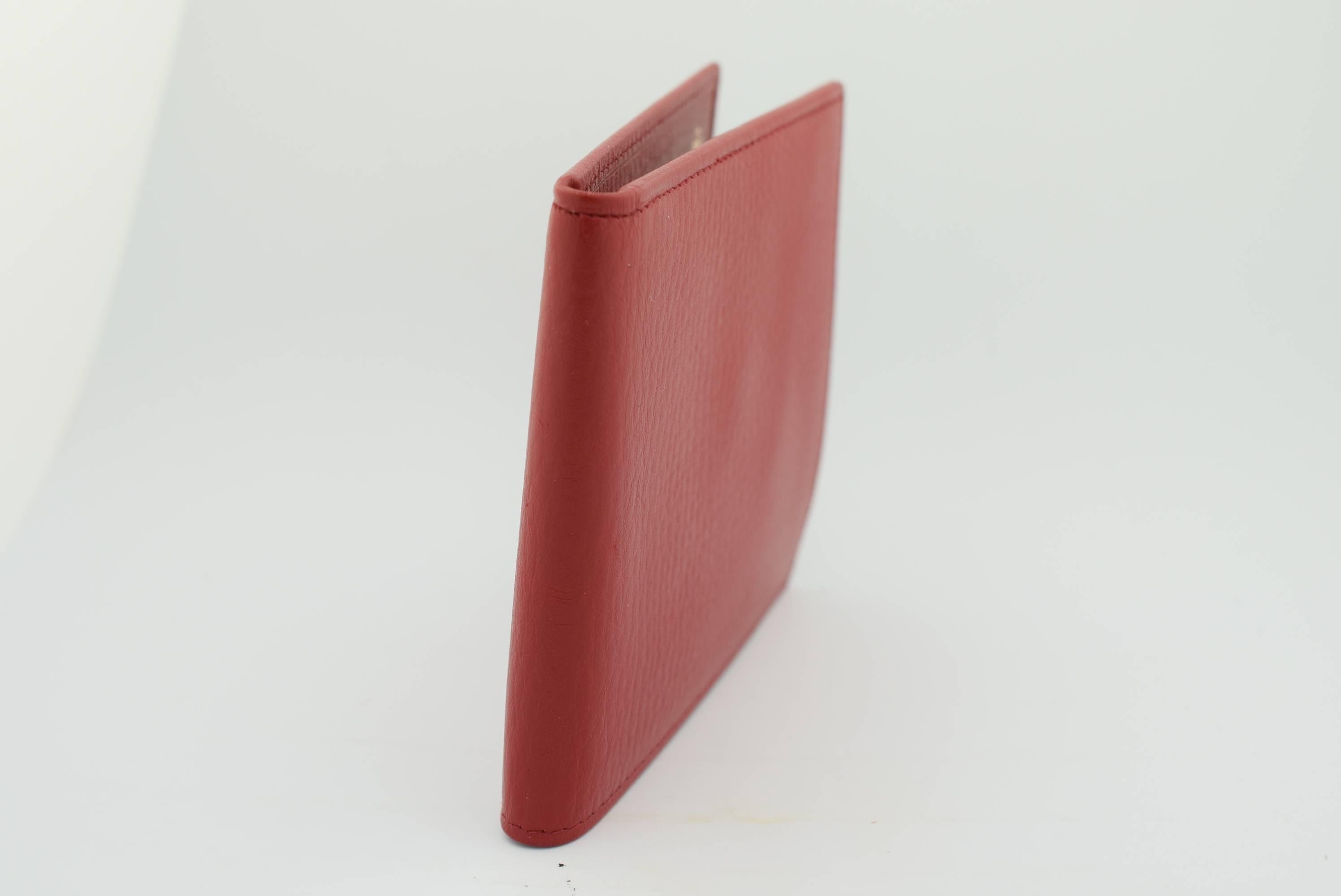 100% Authentic Leather Wallet in Red.
Lots of room for credit cards and cash and coins.
Made in Switzerland - Code 50.02.55
Free Shipping