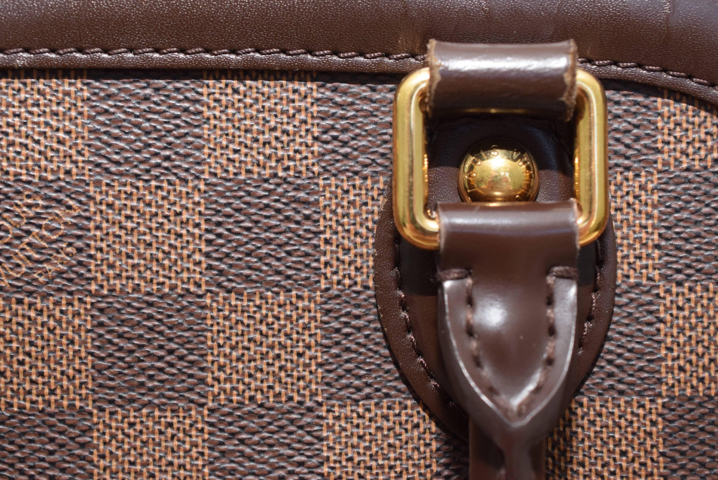 Louis Vuitton Trevi Pm Damier Shoulder/ Top handle Bag For Sale 5