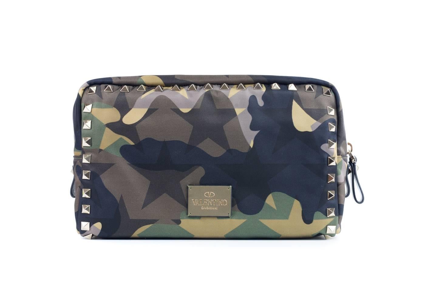 Brand New Valentino Women's Pouch
Original Tags & Dust Bag Included
Retails in Stores & Online for $620
Dimensions: 8.8