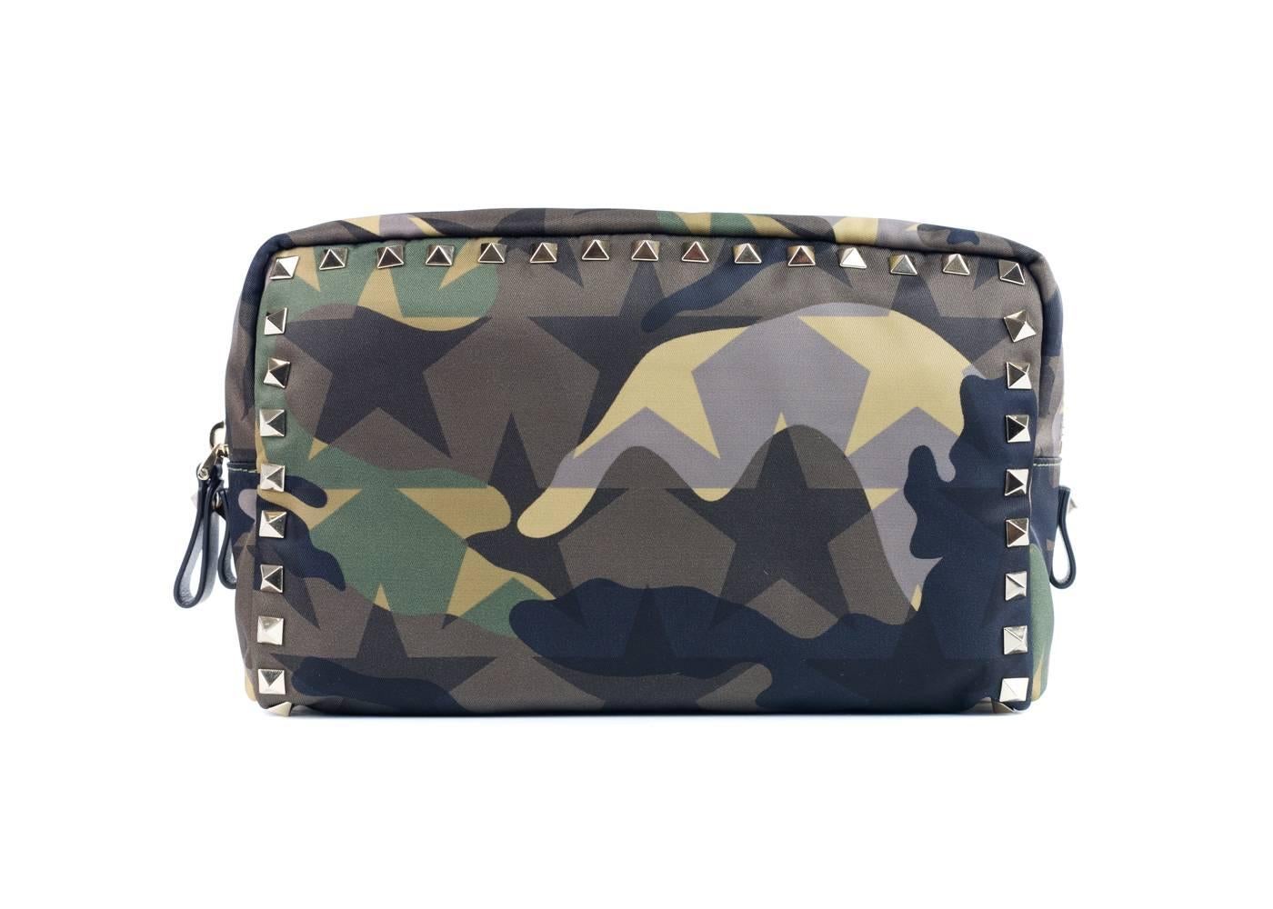 Valentino Women's Brown Camouflage Printed Nylon Pouch In New Condition For Sale In Brooklyn, NY
