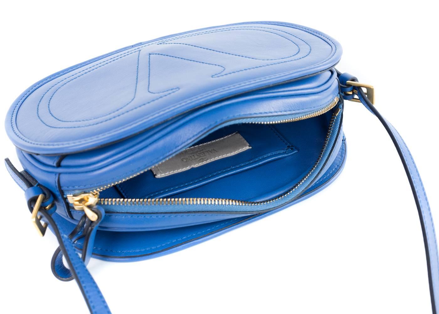 Valentino Women's Logo Go Small Calfskin Blue Cross Body Bag For Sale 2