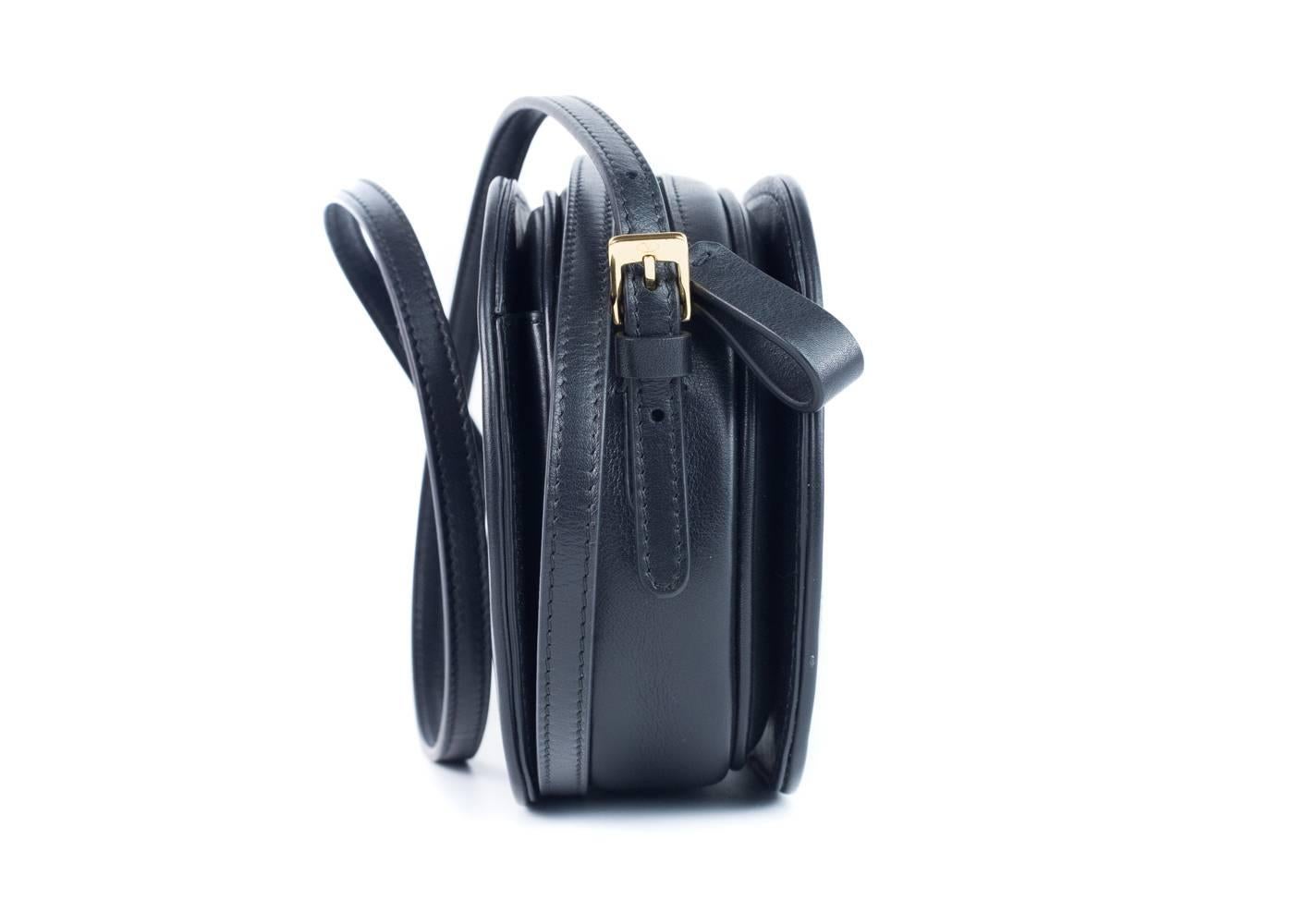 Valentino Women's Black Logo Go Small Calfskin Crossbody Bag In New Condition In Brooklyn, NY
