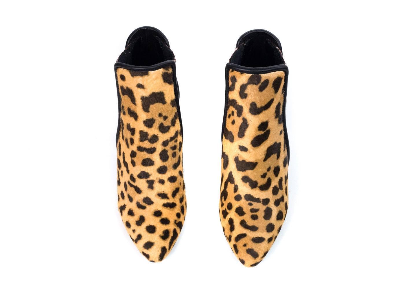 Roberto Cavalli's leopard print ankle boots feature a black leather trim. These ankle boots are sure to add a bit of drama to any outfit. Pair it with black leather leggings and a sweater for an cozy look.

Composition: 100% Leather
Pull On