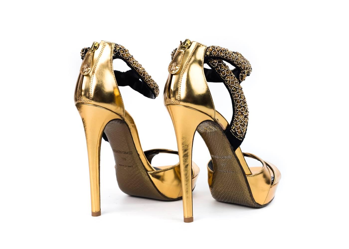 rand New Roberto Cavalli Sandals
Original Box & Dust Bag Included
Retails in Stores & Online for $1295
Size IT 39 / US 9 Fits True to Size

Roberto Cavalli's luxurious gold sandals feature criss-cross detail in the front, embellished design on ankle