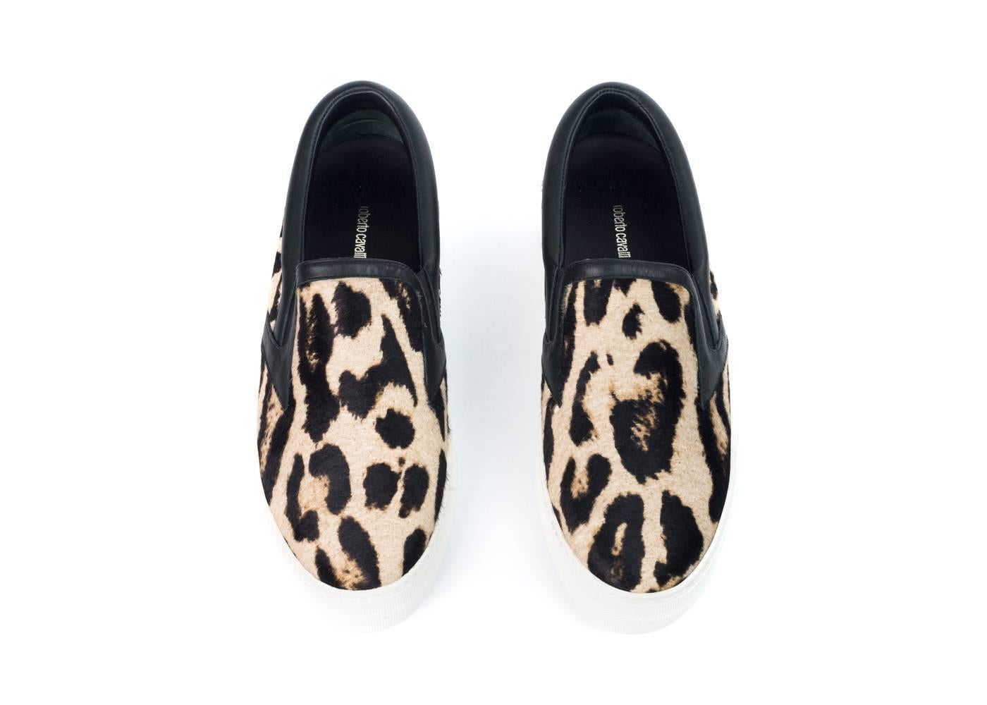Brand New Roberto Cavalli Slip Ons
Original Box & Dust Bag Included
Retails in Stores & Online for $650
Size IT39 / US9 Fits True to Size

Roberto Cavalli's leather leopard trimmed slip ons made from 100% Italian calfskin leather. These slip ons are