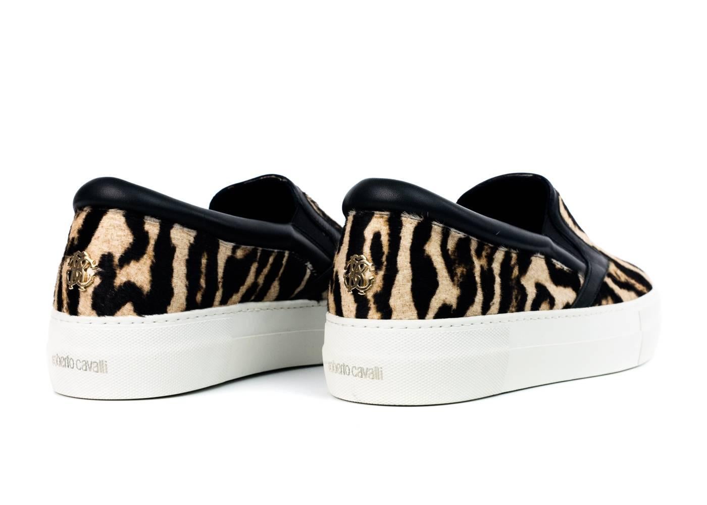 Roberto Cavalli Womens Leather Animal Print Slip Ons In New Condition For Sale In Brooklyn, NY