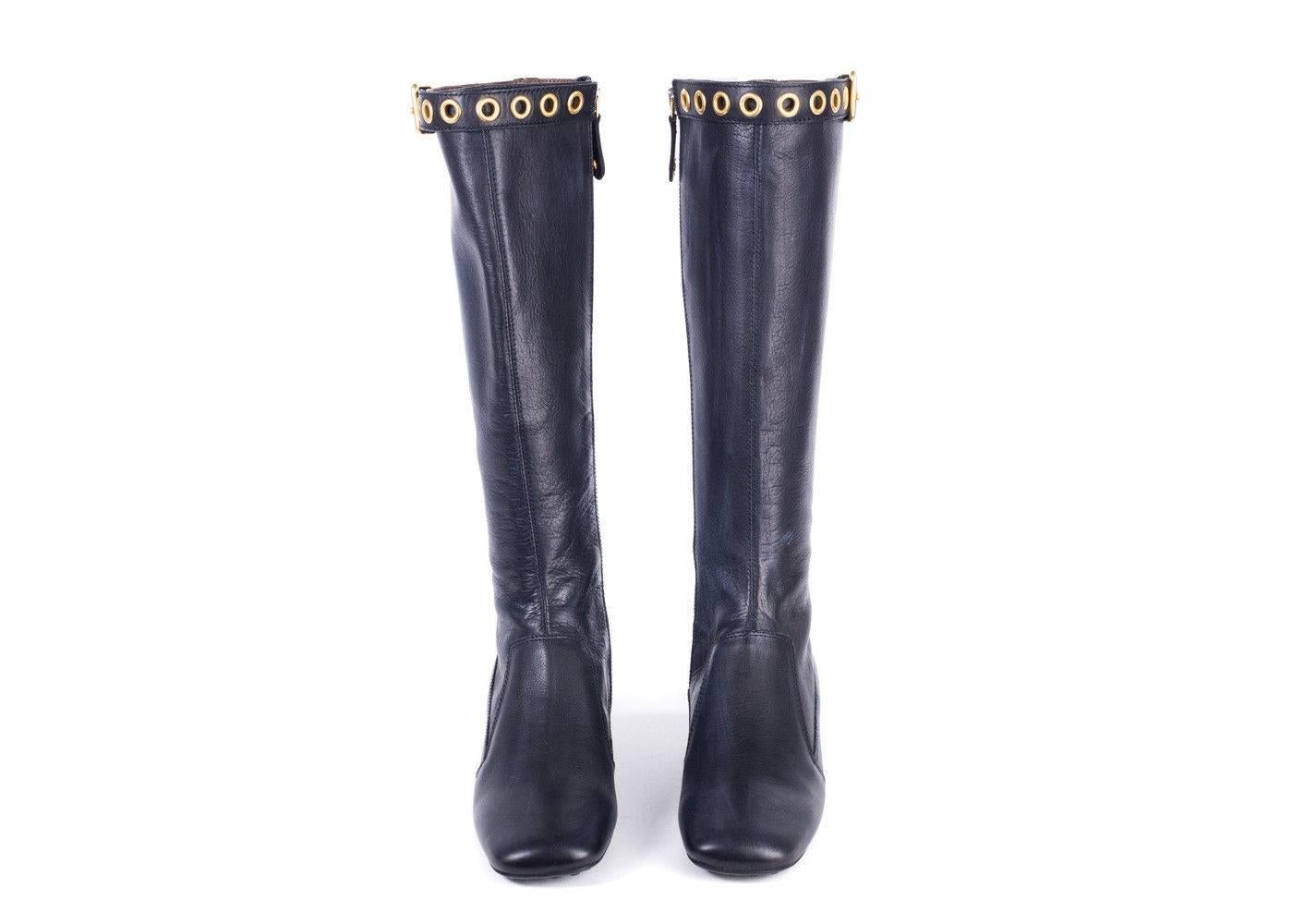 Brand New Car Shoe Tall Boots
Original Box Included
Retails in Stores & Online for $785
Size IT37.5 / US7.5 Fits True to Size

Car Shoe's rendition of a pair of classic black tall mid calf boots for this fall season. The boots feature gold buckle