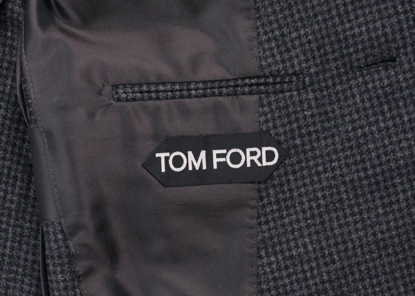 Tom Ford Men's Basic Base V Nuova Grey Plaid Blazer In New Condition For Sale In Brooklyn, NY