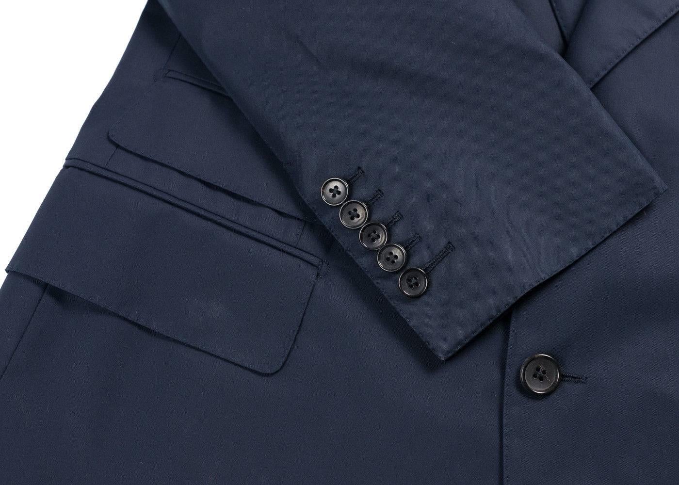 Brand New Tom Ford Shelton Jacket
Original Tags & Hanger Included
Retails In-Store & Online for $4680
Size EUR 54R / US 44 Fits True to Size


Lend a hint of effortless sophistication to your formal repertoire courtesy of Tom Ford's Shelton suit.