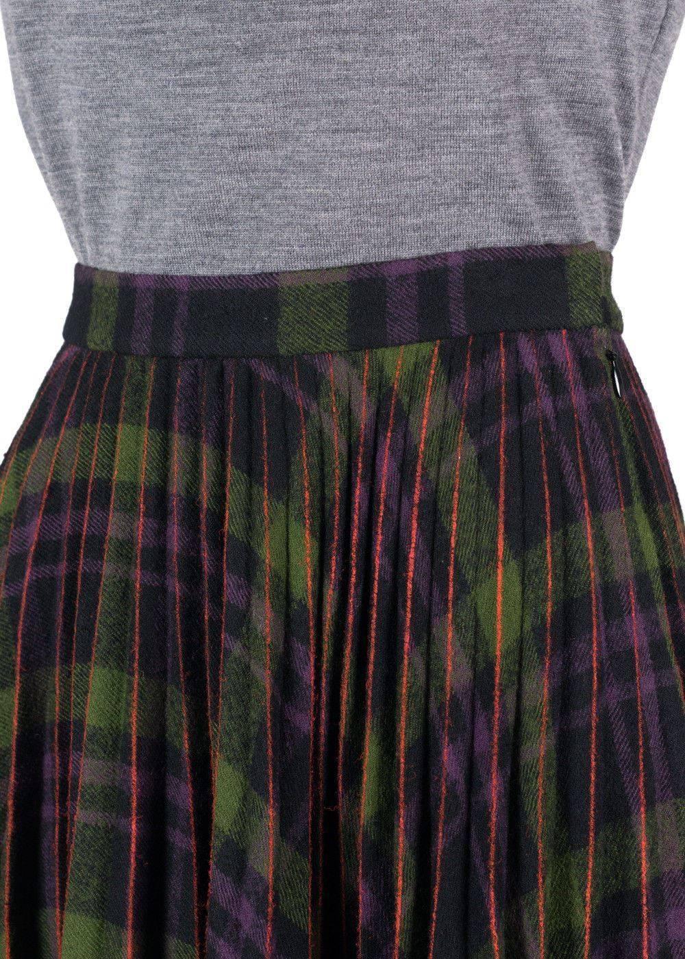 Brand New Women's Maison Margiela Plaid Pleated Skirt
Original with Tags
Retails in Stores & Online for $1710
Size EUR 42 / USA 6

Spice up your ensemble with Maison Margiela's playfully sophisticated plaid skirt. This piece features voluminous