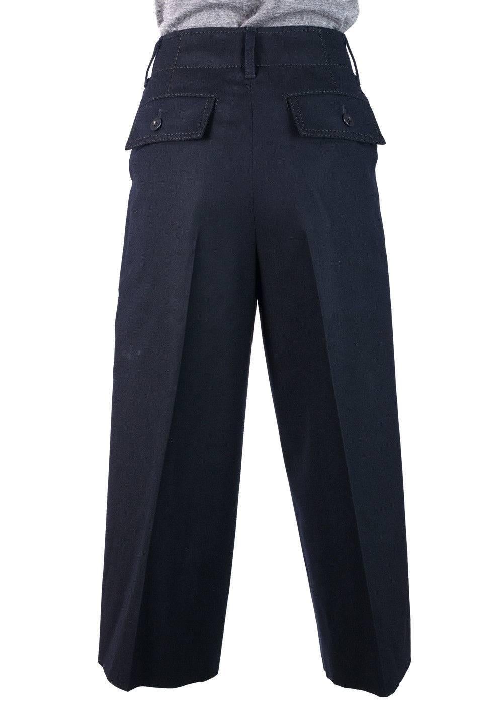 Brand New Sacai Women's Grommet Trim Pocket Culottes
Original with Tags
Retails in Stores & Online for $665
Size Japanese 2 / USA 7 

Sacai blends the overtly masculine silhouette with the serenely feminine in these Culottes. This piece was designed