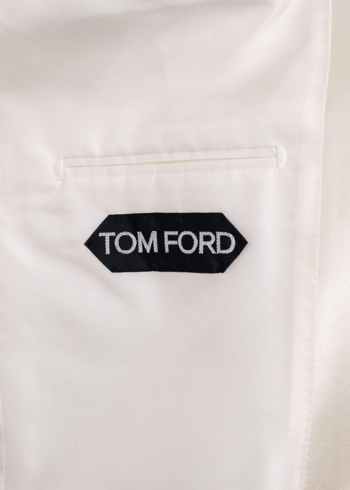 Tom Ford Ivory 100% Silk Shawl Lapel Shelton Cocktail Jacket In Excellent Condition For Sale In Brooklyn, NY