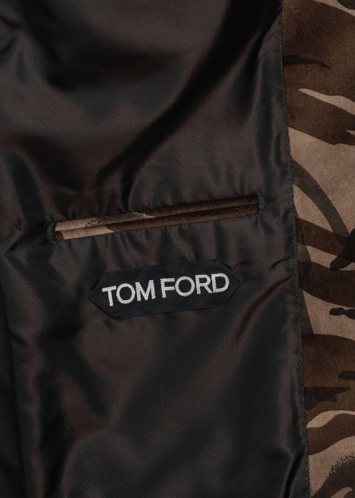 Tom Ford designed this outstandingCamouflage Shelton Brown Jacket for that special occasion.This cocktail jacket features a Velvet texture, textured peak lapel, single button closure, and a rich blend Camouflouge design. You can pair this cocktail