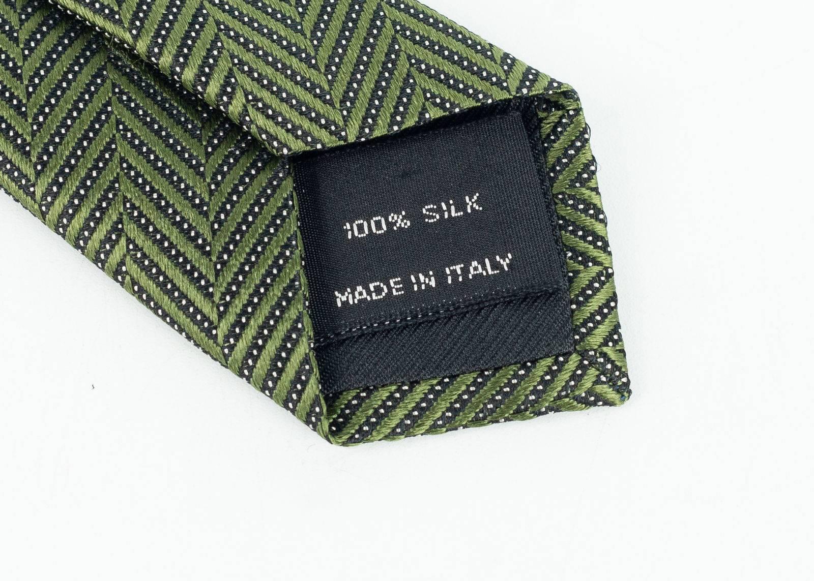 Gray Italian luxury brand, Tom Ford, has crafted these gorgeous Knit and Silk Tie  For Sale